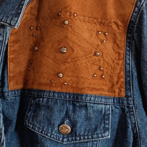 SIGNATURE by Jerell, USA,  Denim, Unlined, Suede & Stud Embellished Shirt, Ctg - Picture 4 of 9